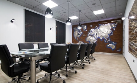 Offices and meeting room in the central facilities of Grupo Marítima Sureste