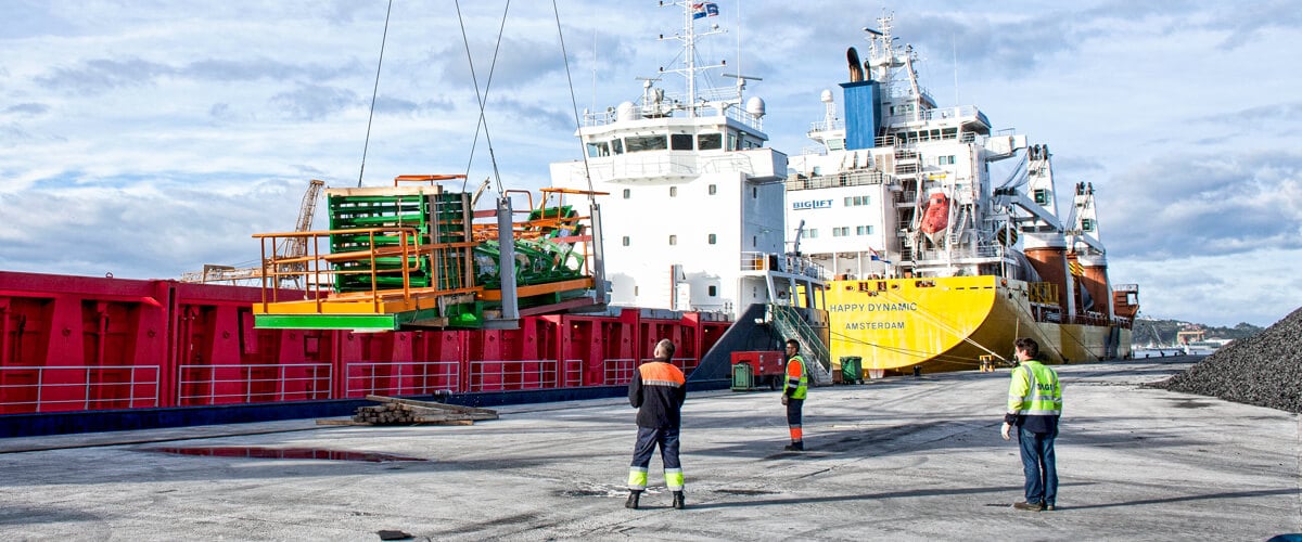 Transport of special cargo goods by ship Project Cargo Marítimo